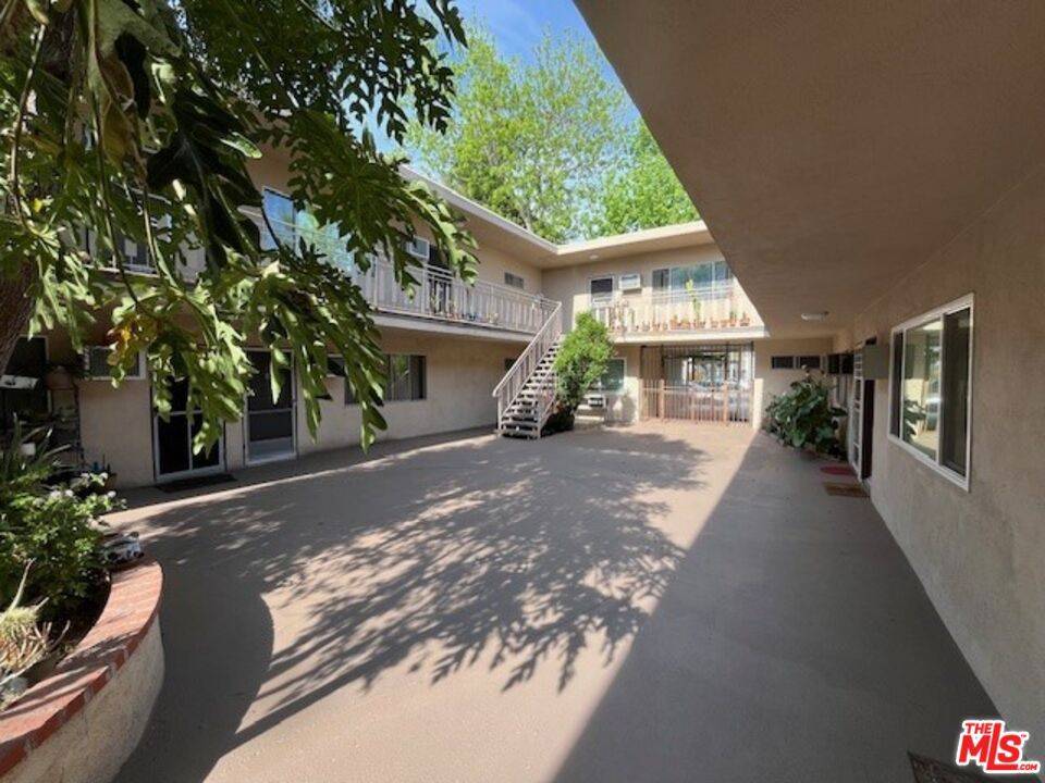 Winnetka, CA 91306,7353 Corbin AVE