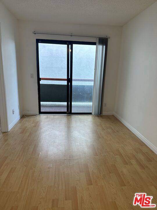 Los Angeles, CA 90006,955 S Normandie AVE #206