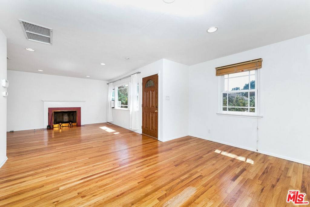 Los Angeles, CA 90066,4222 Mildred AVE