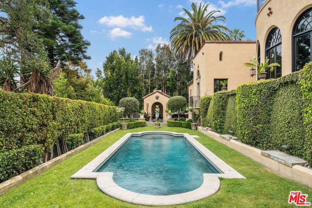 4320 Cedarhurst CIR, Los Angeles, CA 90027