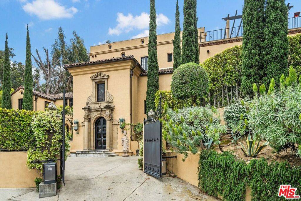 Los Angeles, CA 90027,4320 Cedarhurst CIR