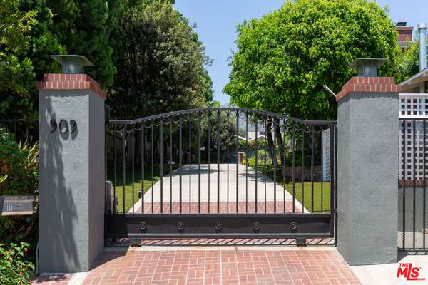 La Canada Flintridge, CA 91011,909 Coral WAY