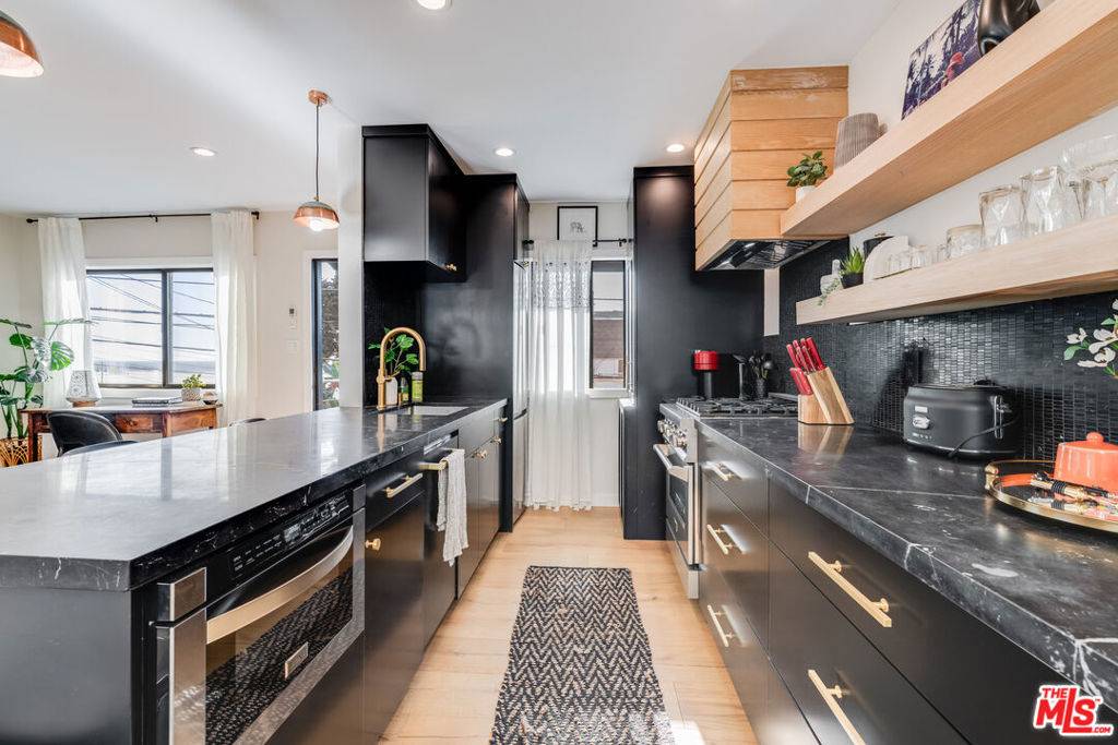 Venice, CA 90291,17 Sunset AVE #4