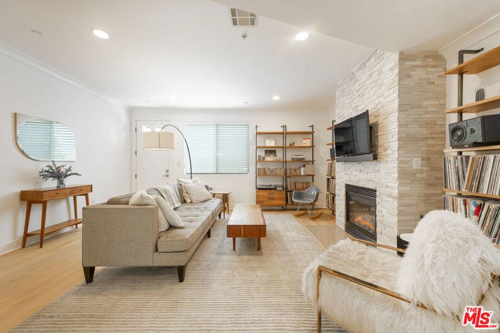 Los Angeles, CA 90066,3000 Federal AVE #101