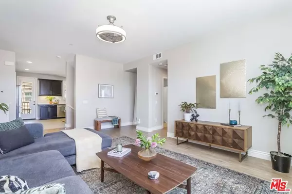Santa Clarita, CA 91350,22132 Barrington WAY