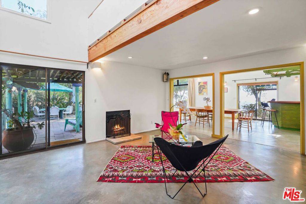 Malibu, CA 90265,190 Loma Metisse RD