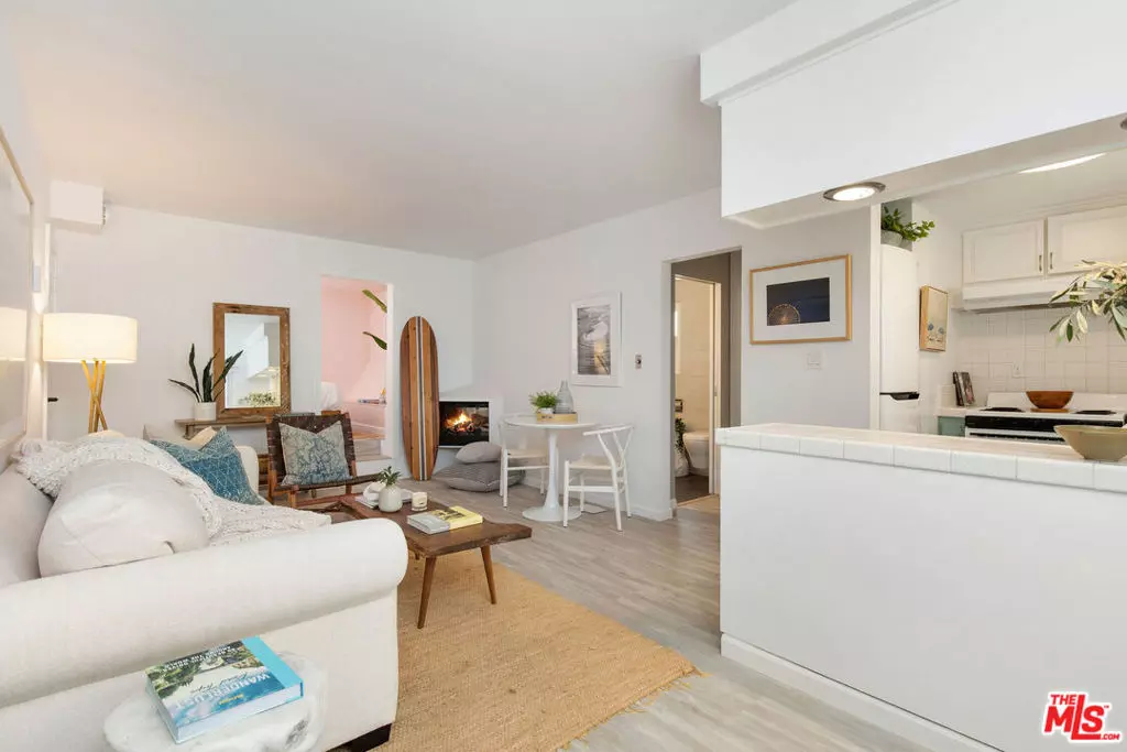 Playa Del Rey, CA 90293,8155 Manitoba ST #12