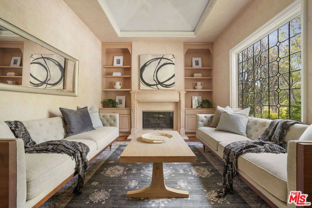 Pacific Palisades, CA 90272,1580 Chastain