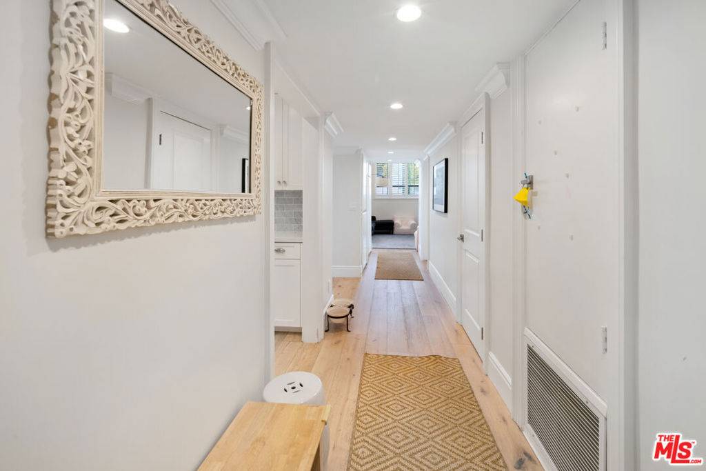 Los Angeles, CA 90064,2332 Fox Hills DR #303