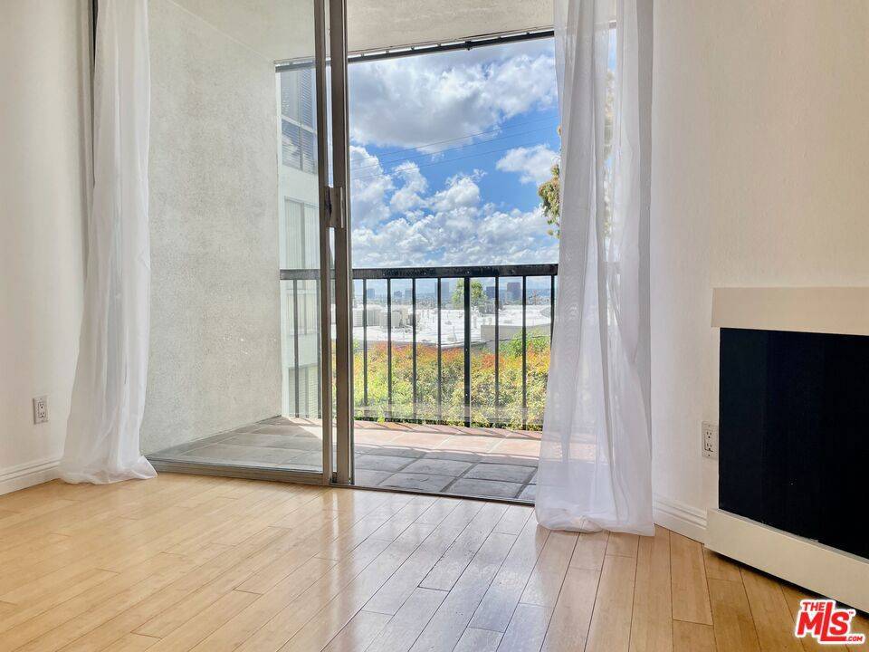West Hollywood, CA 90069,8530 Holloway DR #324