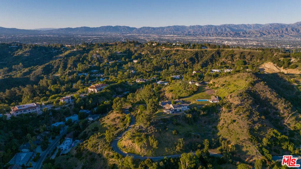 Beverly Hills, CA 90210,9501 Gloaming DR