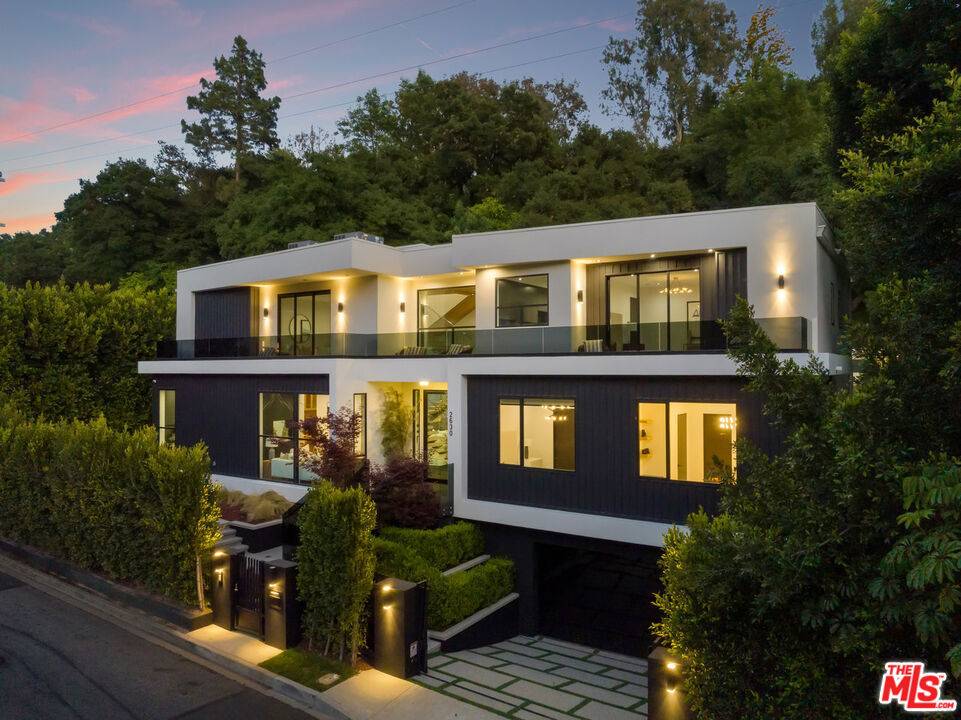 Beverly Hills, CA 90210,2630 Hutton DR