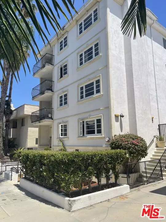 Los Angeles, CA 90049,11842 Darlington AVE #202