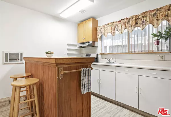 Lawndale, CA 90260,4647 W 154th ST