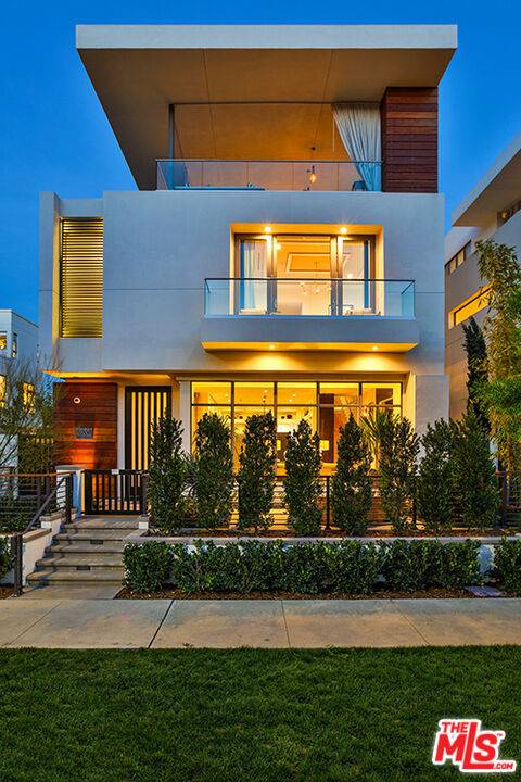 5900 Village DR, Los Angeles, CA 90094