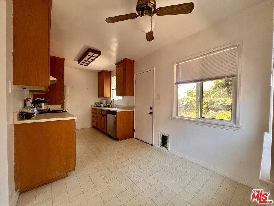 Los Angeles, CA 90045,7377 W Manchester AVE