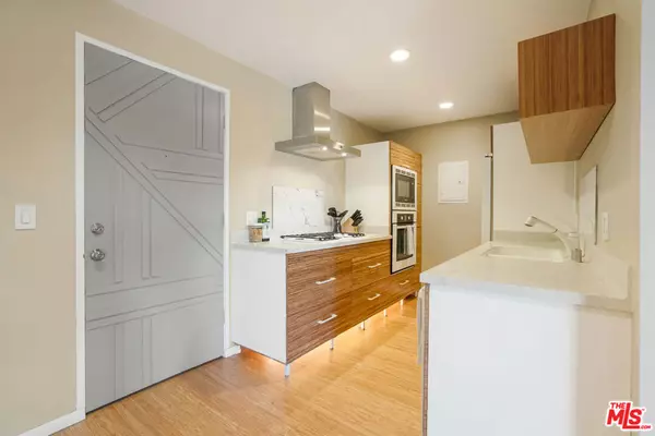 Playa Del Rey, CA 90293,8001 Redlands ST #207