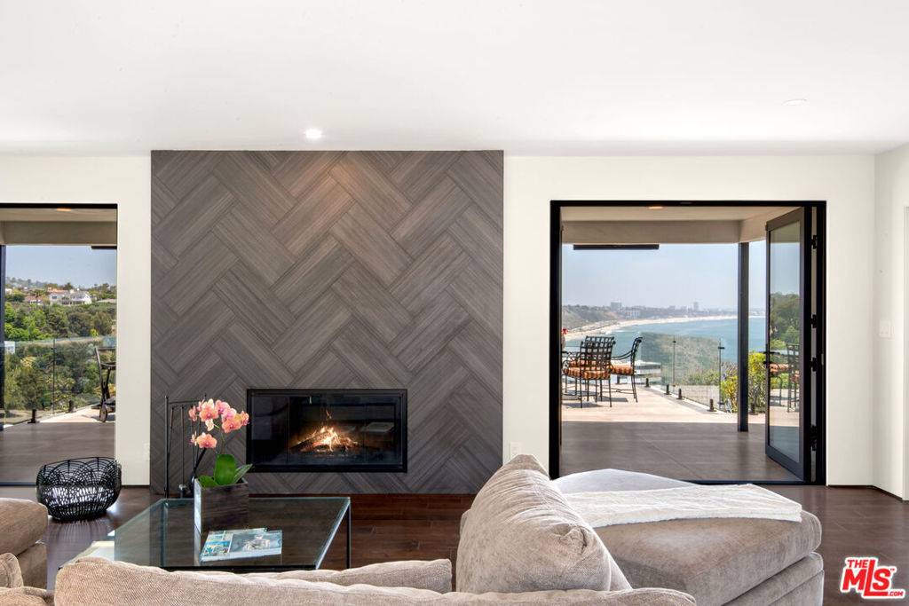 Pacific Palisades, CA 90272,17438 Revello DR