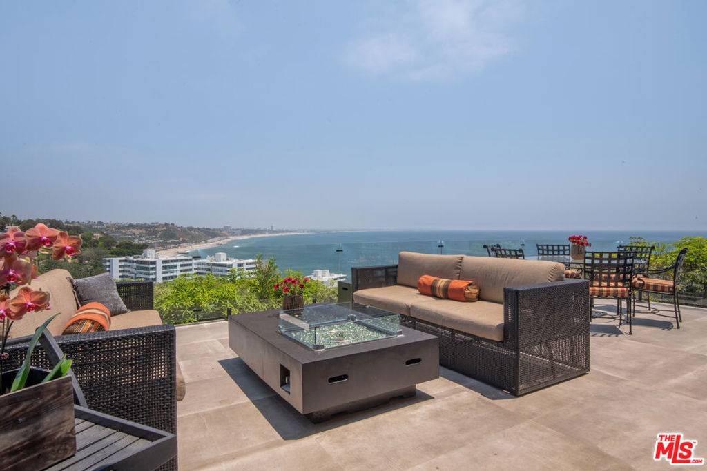 Pacific Palisades, CA 90272,17438 Revello DR