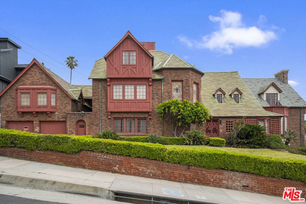 Los Angeles, CA 90046,1820 N Vista ST