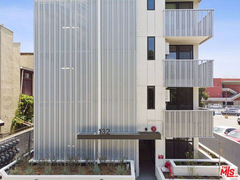 132 Rosemont AVE #203, Los Angeles, CA 90026