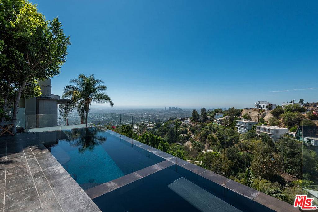 Los Angeles, CA 90069,1764 Viewmont DR