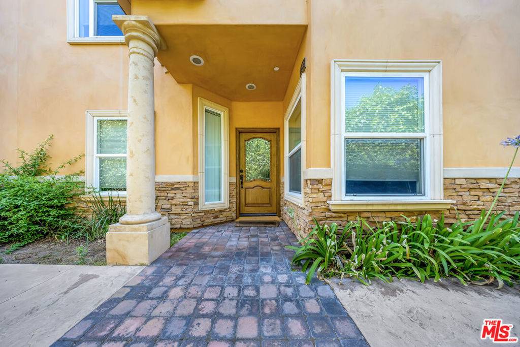 Los Angeles, CA 90046,1545 N Vista ST