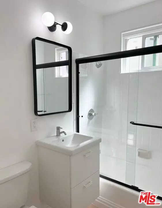 Los Angeles, CA 90019,1532 S Wilton PL