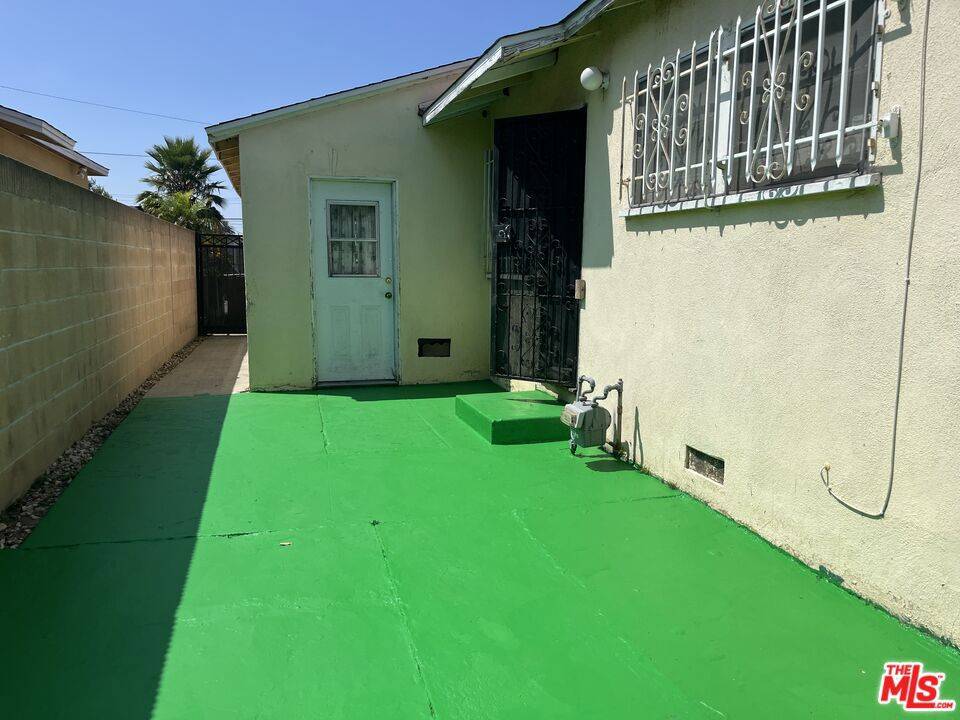 Compton, CA 90222,829 W 138th ST