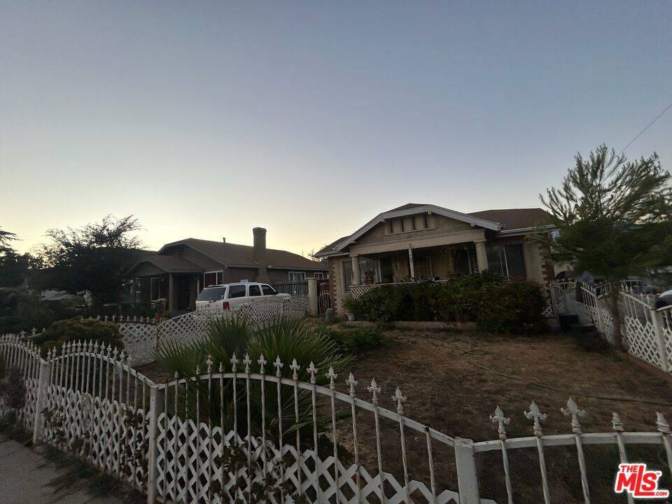 Ontario, CA 91764,729 E F ST