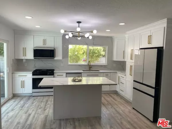 Palm Springs, CA 92264,1585 E Madrona DR