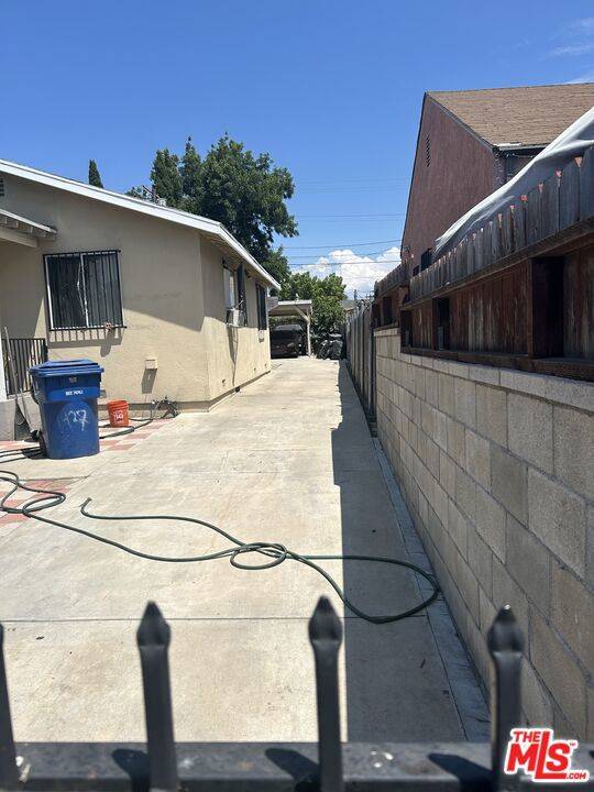 Los Angeles, CA 90011,1427 E 57th ST