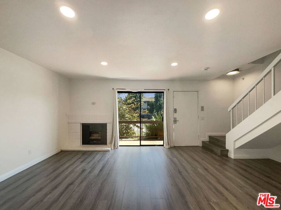 Van Nuys, CA 91411,14735 Victory BLVD #3