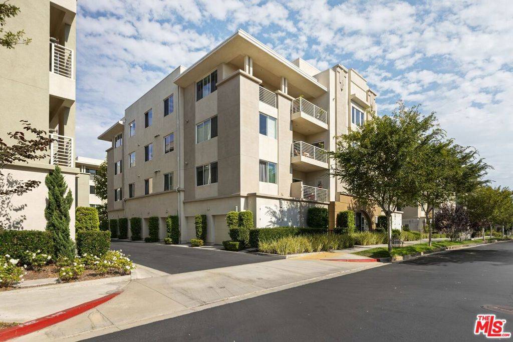 Hawthorne, CA 90250,12920 Central AVE #402