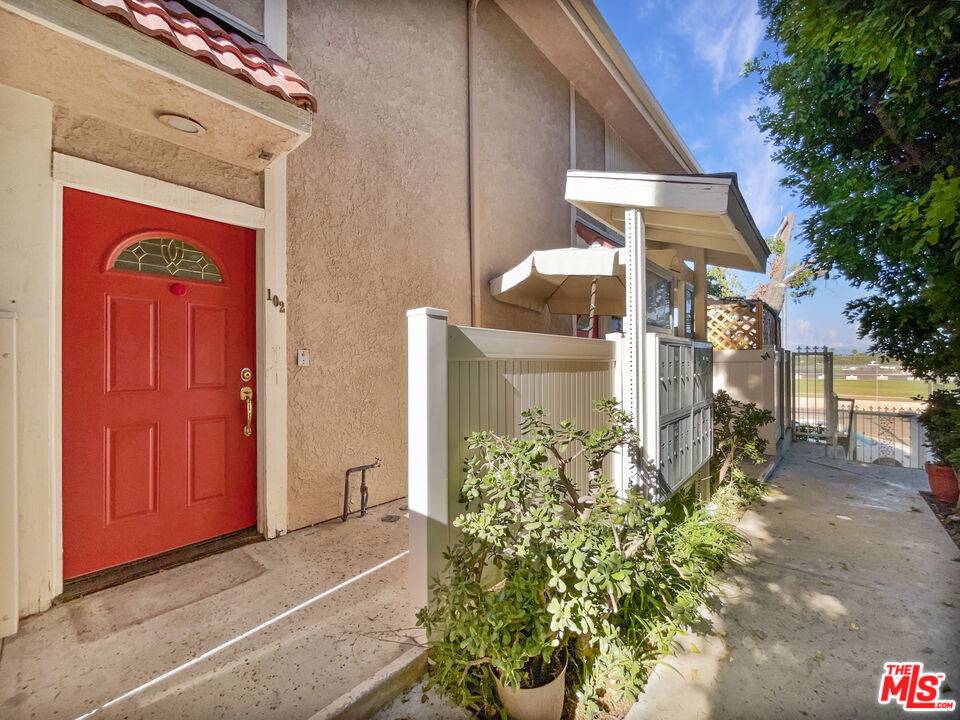 10155 De Soto AVE #102, Chatsworth, CA 91311