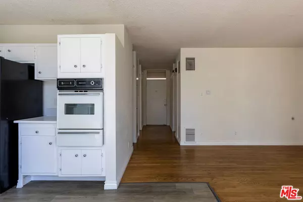 Los Angeles, CA 90034,3330 S Sepulveda BLVD #21