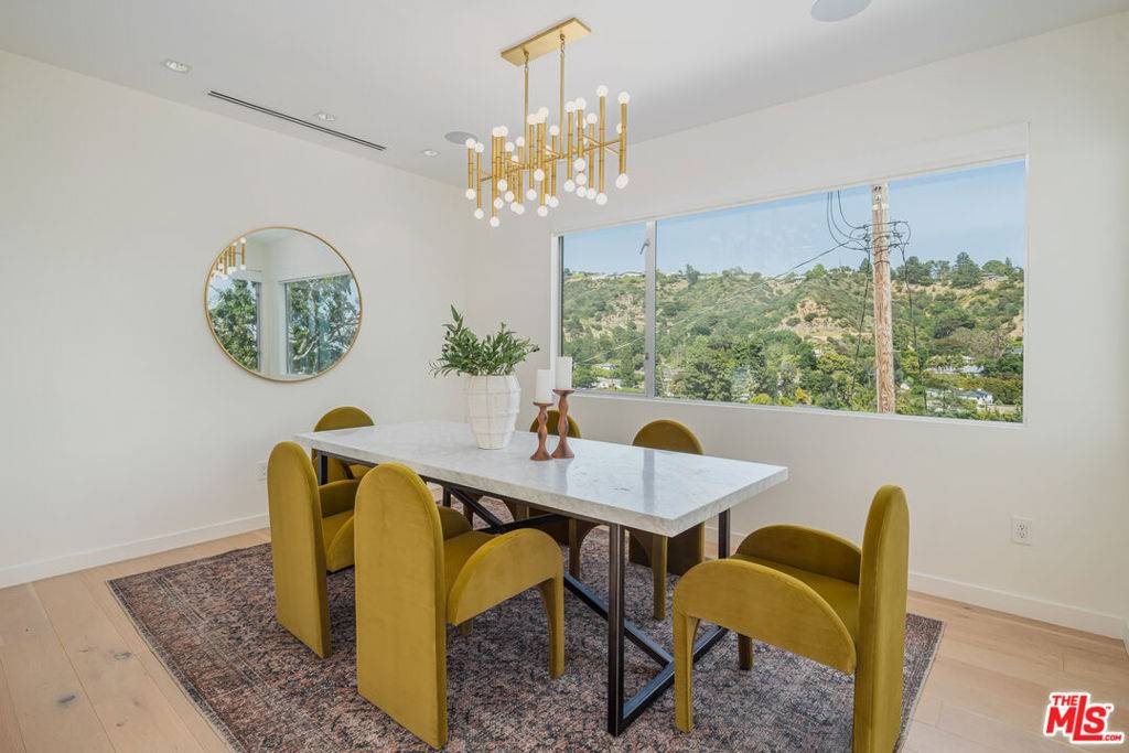 Beverly Hills, CA 90210,9697 Heather RD