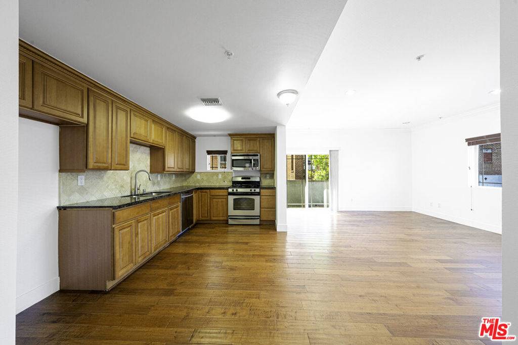 Los Angeles, CA 90005,815 S Harvard BLVD #302