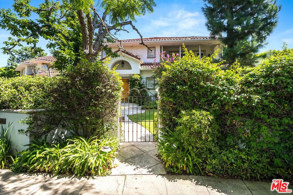 Toluca Lake, CA 91602,9935 Toluca Lake AVE