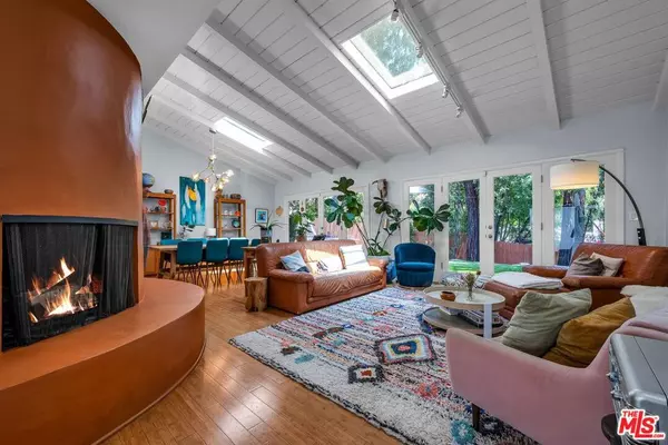 Los Angeles, CA 90046,2542 Laurel PASS