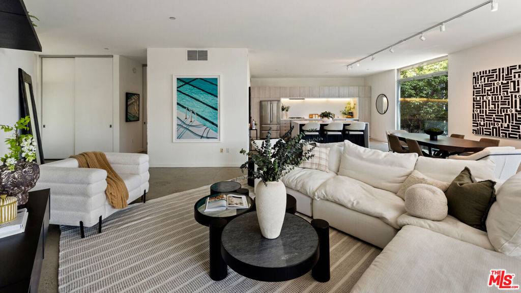 West Hollywood, CA 90069,901 Hancock AVE #203
