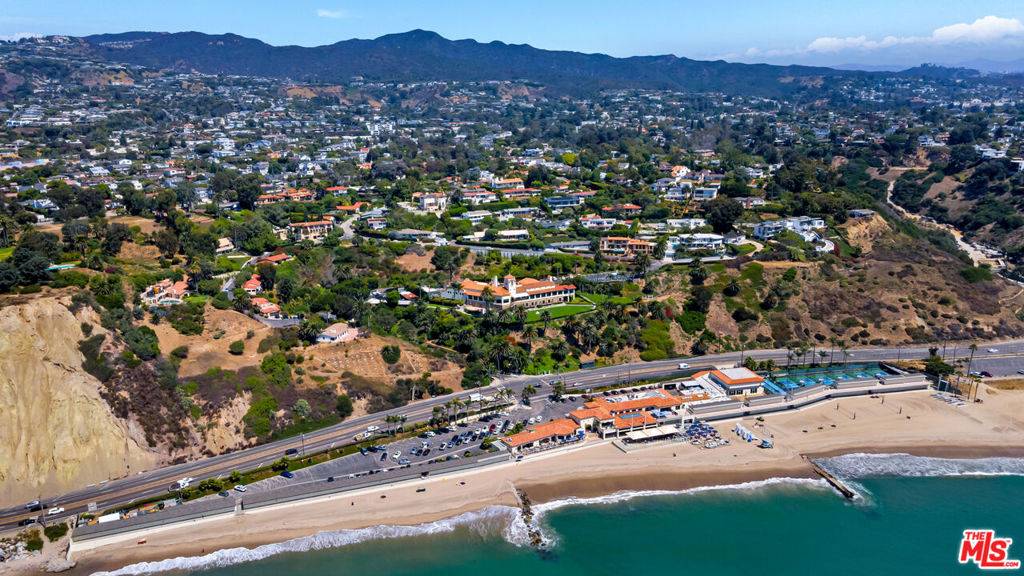 Pacific Palisades, CA 90272,347 Aderno WAY