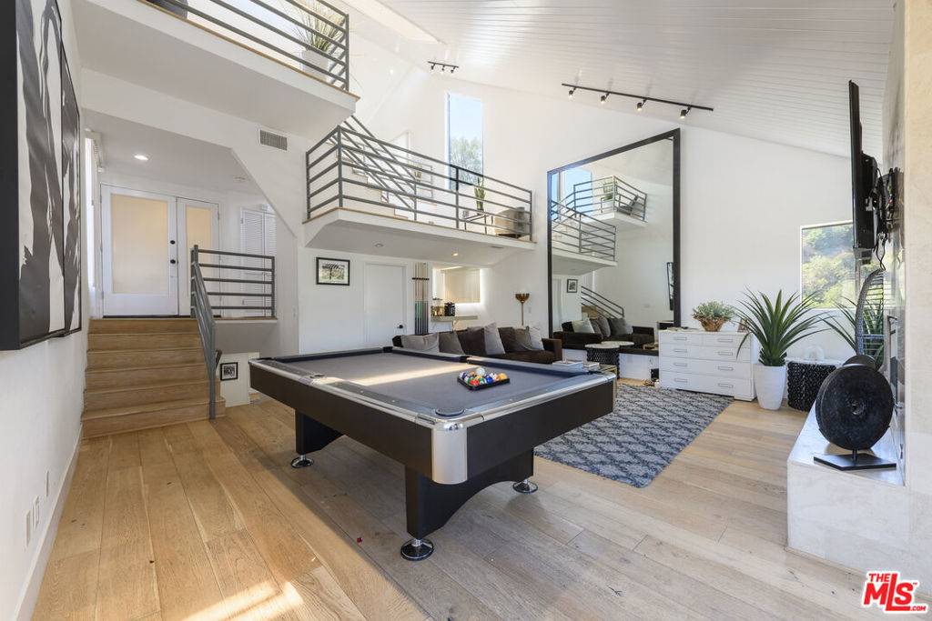 8581 Cole Crest DR, Los Angeles, CA 90046