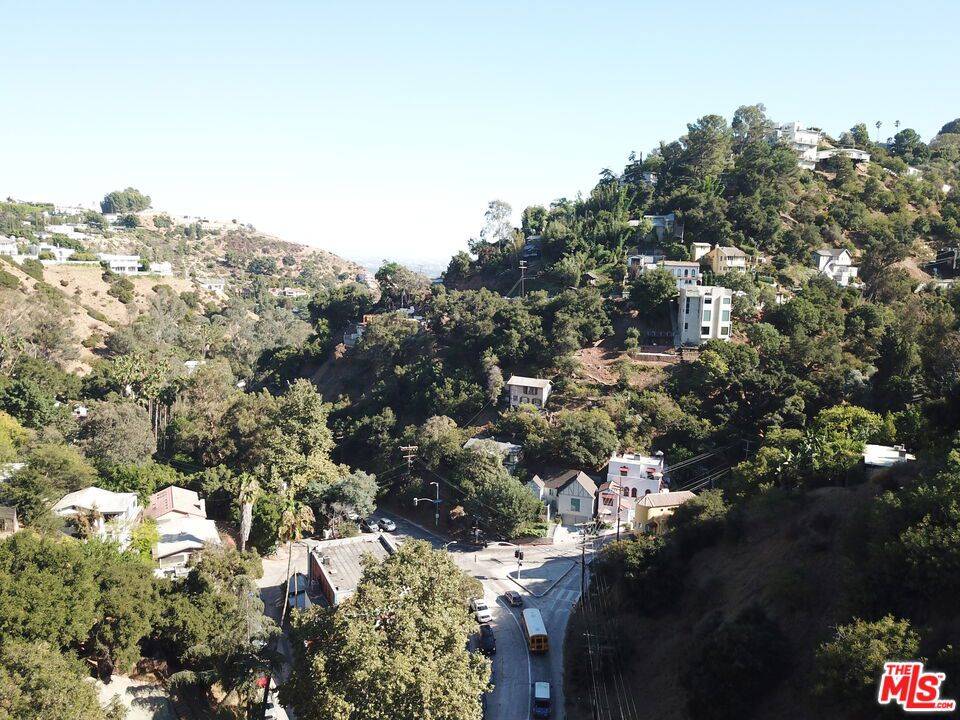Los Angeles, CA 90046,2125 N Laurel Canyon BLVD