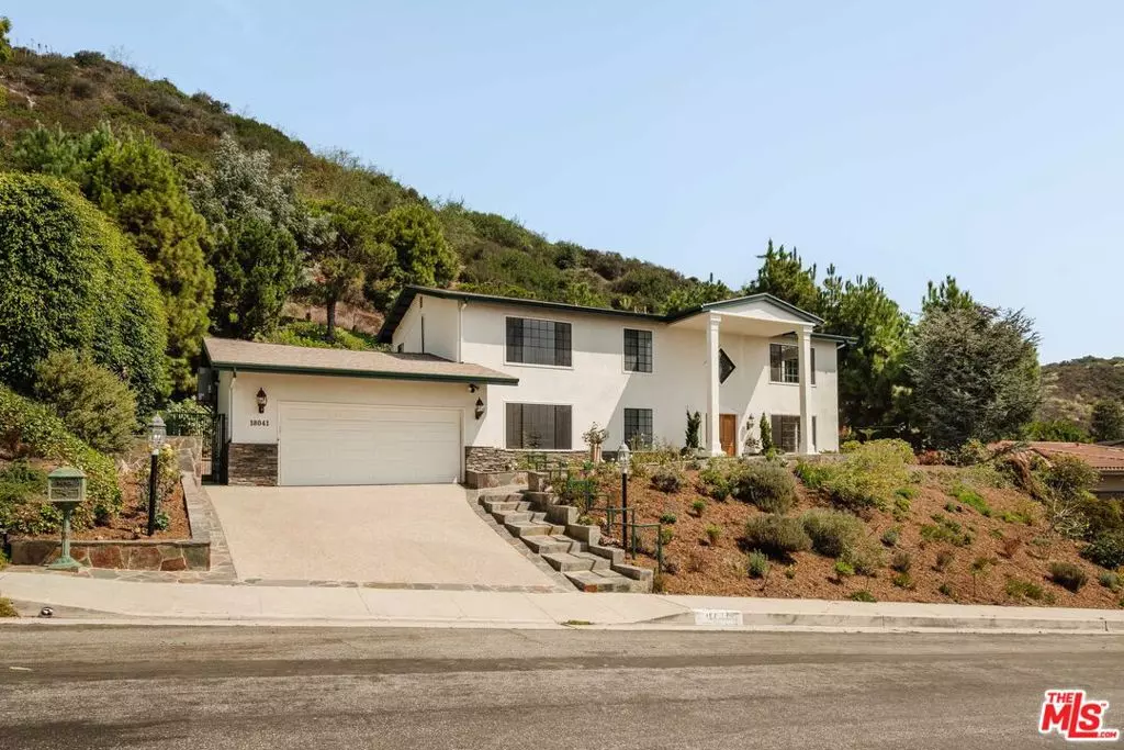 Pacific Palisades, CA 90272,18041 Blue Sail DR