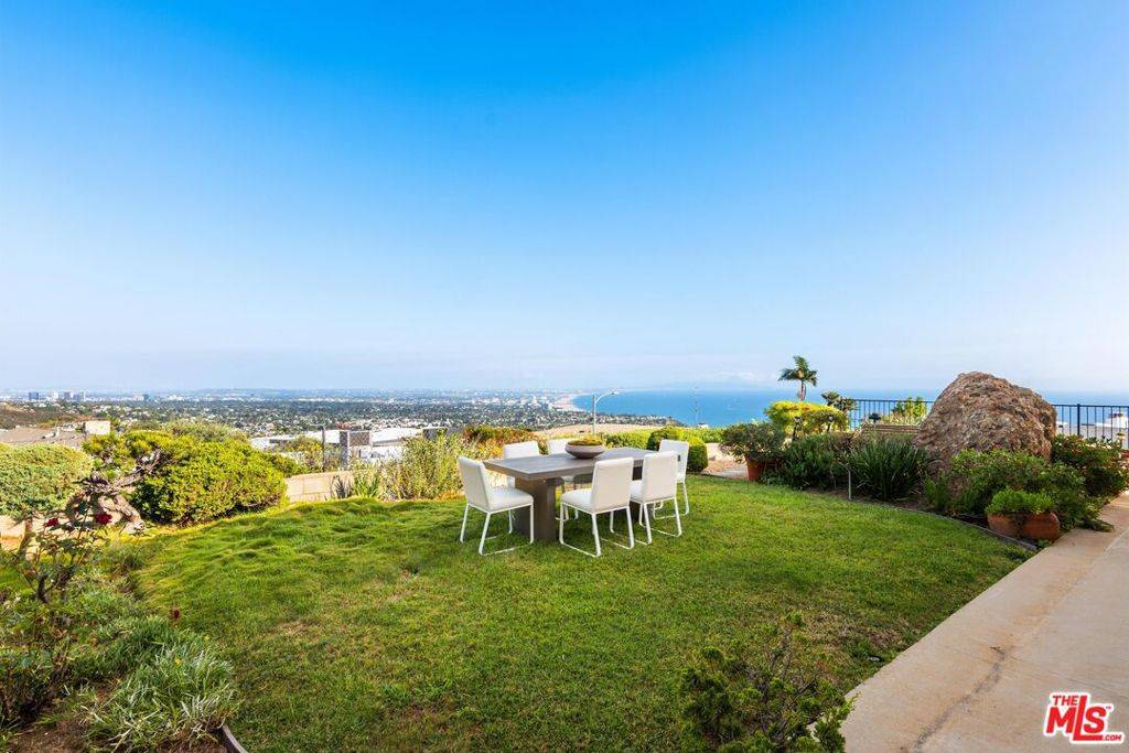 Pacific Palisades, CA 90272,16705 Charmel LN