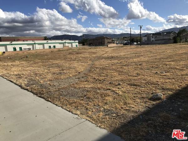 Palmdale, CA 93550,38701 6TH E Avenue Q3