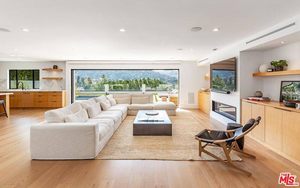 Studio City, CA 91604,11288 Dona Lisa DR