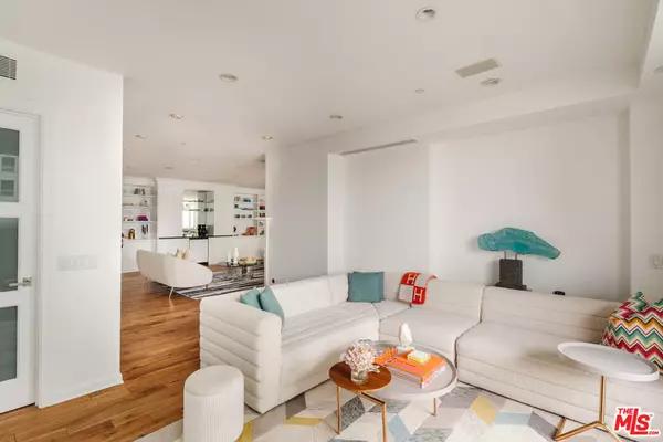 Los Angeles, CA 90024,10375 Wilshire BLVD #11H