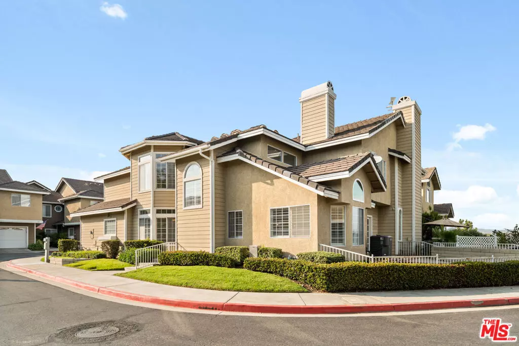 Anaheim, CA 92807,736 S Crown Pointe DR